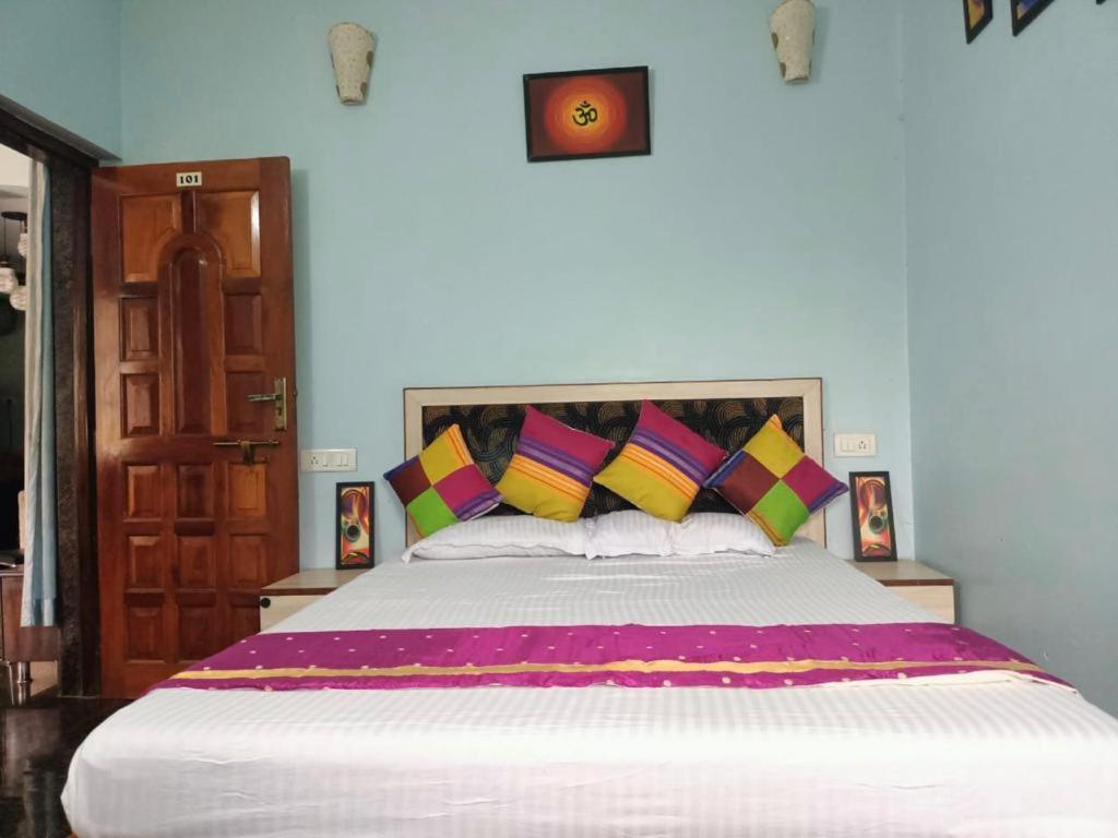 מוריג'ים Oyo 15626 The Sovva Hotel מראה חיצוני תמונה