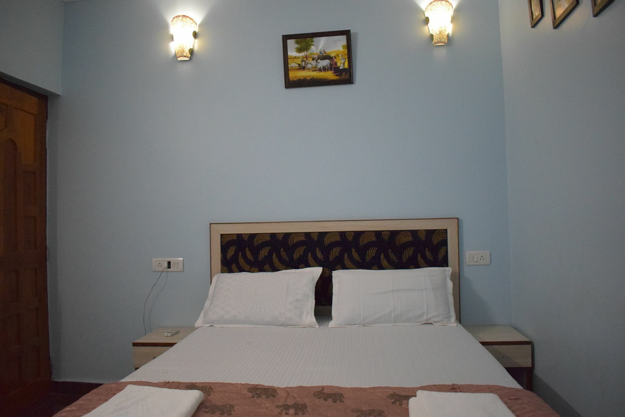 מוריג'ים Oyo 15626 The Sovva Hotel מראה חיצוני תמונה