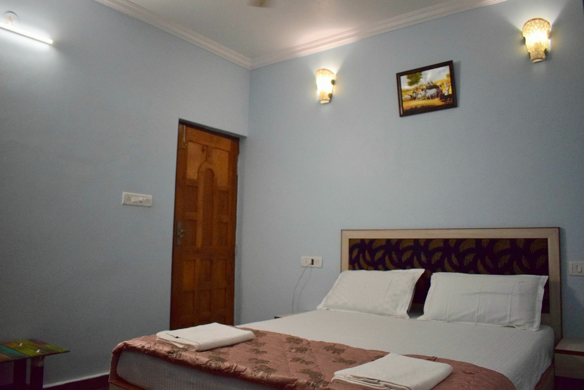 מוריג'ים Oyo 15626 The Sovva Hotel מראה חיצוני תמונה