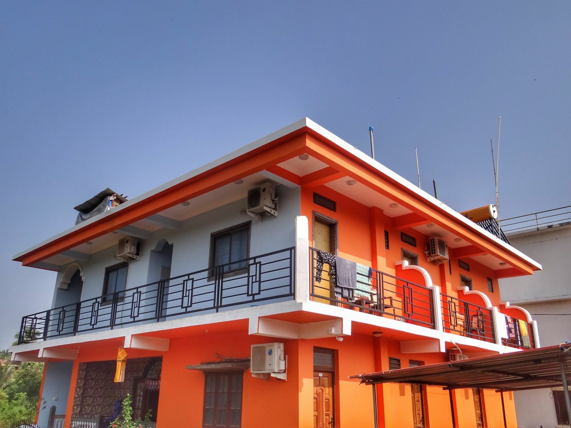 מוריג'ים Oyo 15626 The Sovva Hotel מראה חיצוני תמונה